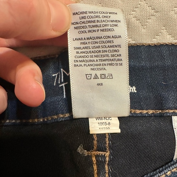 Time and Tru size 6 straight leg jeans - dark wash - Picture 9 of 9